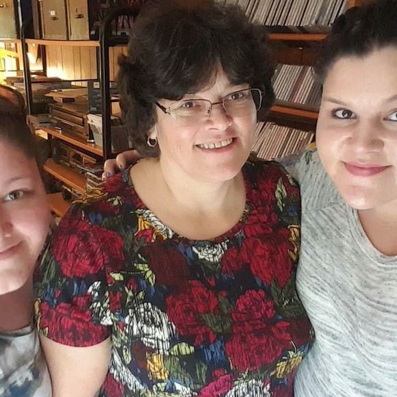 Meet your Posher, Teri - Picture 1 of 1